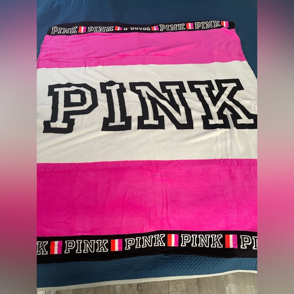 *NEW* Victoria’s Secret PINK blanket